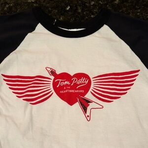 Tom Petty and the Heartbreakers 3/4 Sleeve Concert T-Shirt
Never Worn. UNISEX